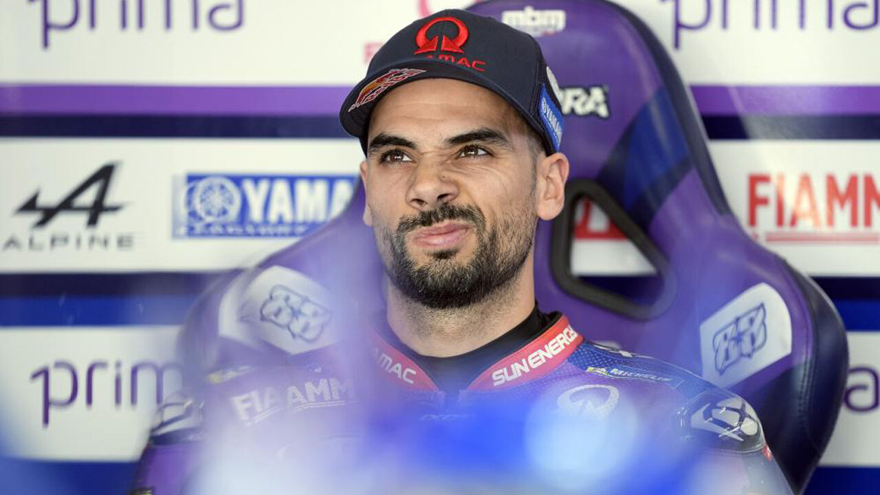 Miguel Oliveira reage na box durante o sprint do GP de Inglaterra