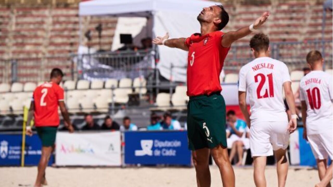 Portugal derrota Polónia em futebol de praia