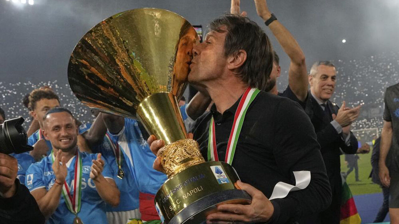 Antonio Conte está de saída depois de guiar o Nápoles ao título da Serie A