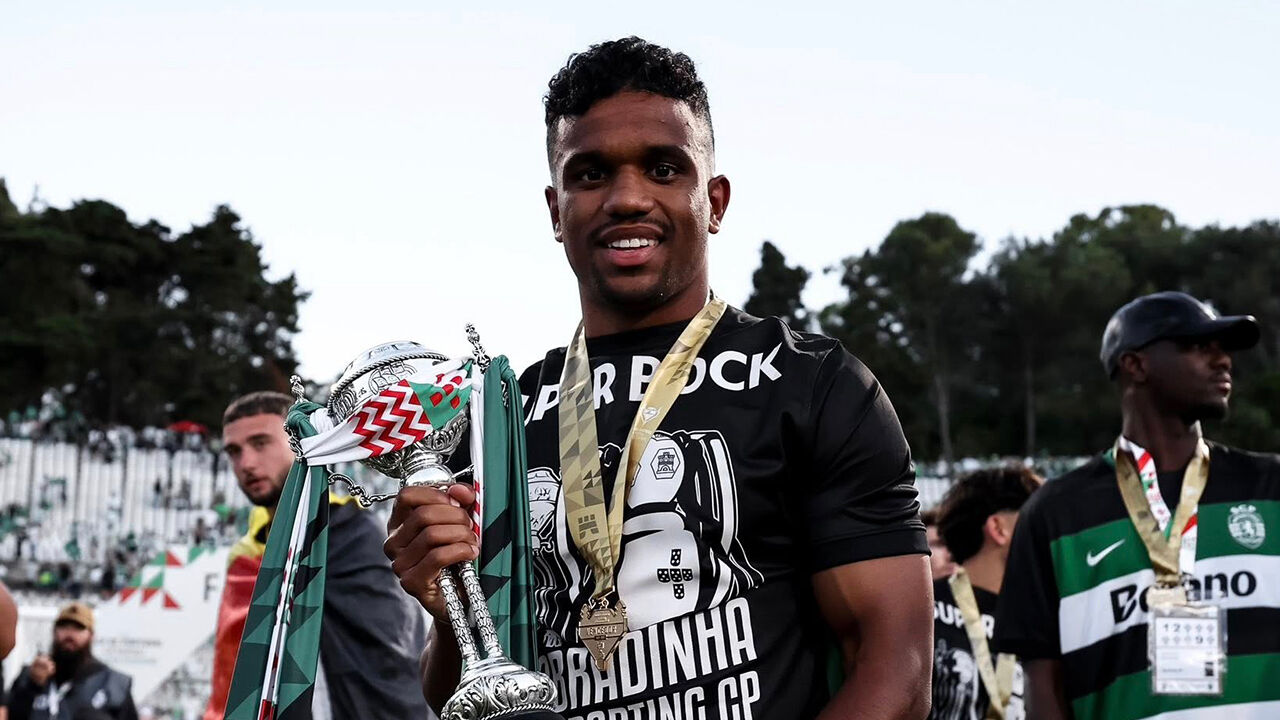 David Moreira entrou no prolongamento e levantou a Taça