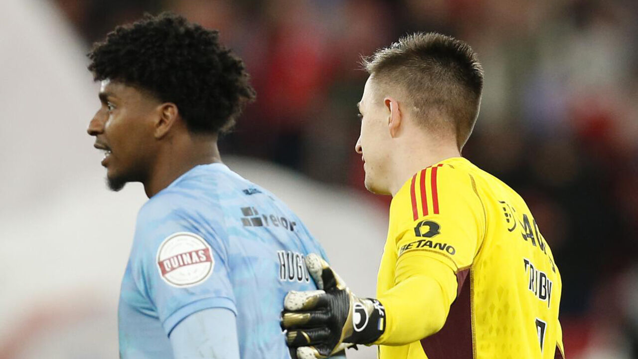 Hugo Souza destacou-se ao defender três penáltis contra o Benfica, no Estádio da Luz