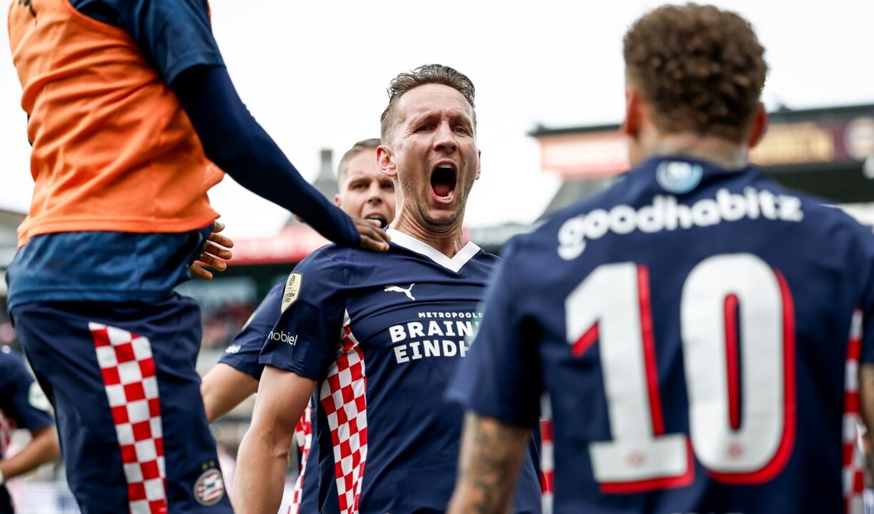 De Jong celebra mais um golo