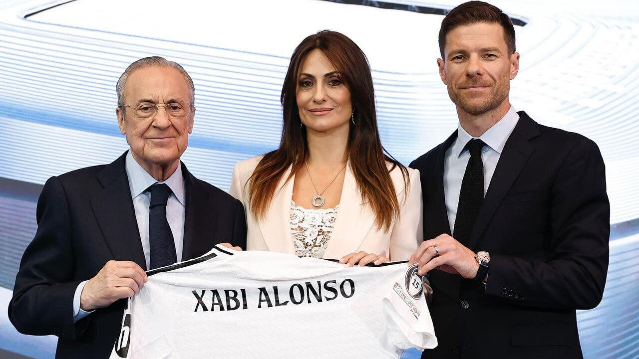 Xabi Alonso com a mulher Nagore Aranburu e Floreintino Pérez