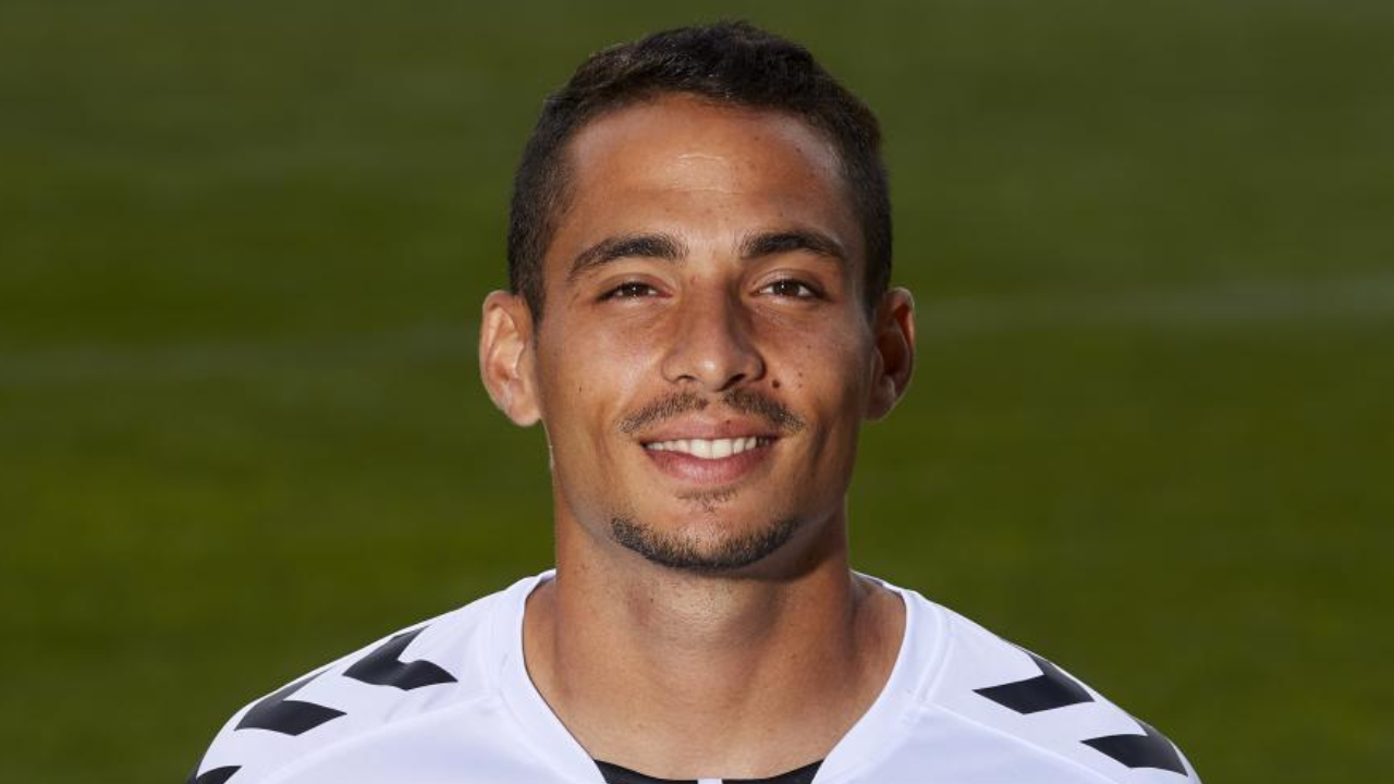 Alvarinho durante a apresentação do plantel principal do Farense, em 2019/20