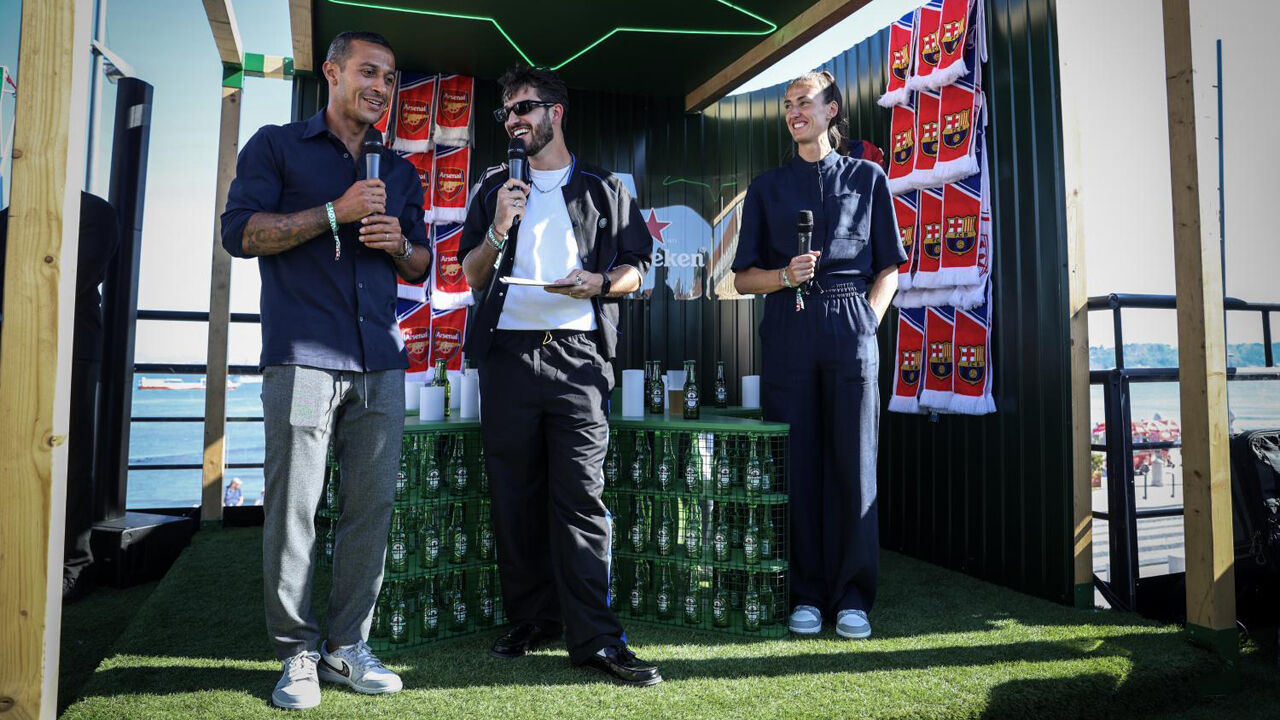 Thiago Alcántara (à esquerda) deixa muitos elogios a Raphinha