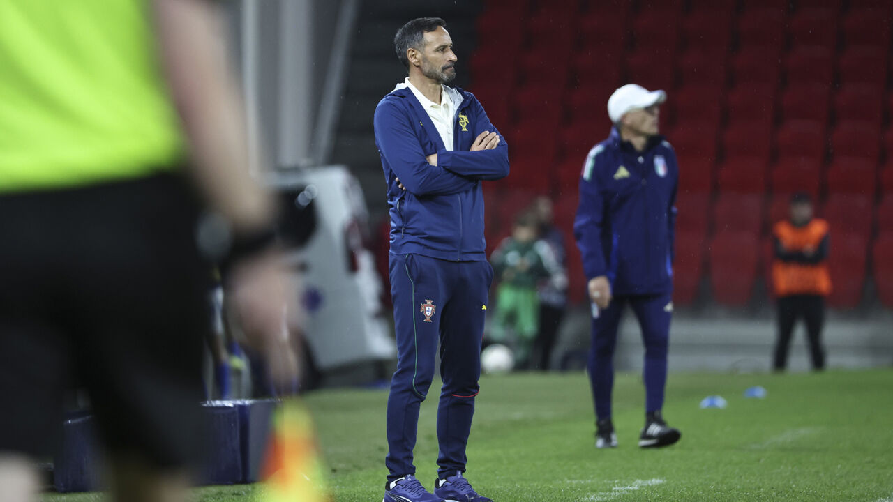 Bino Maçães reage durante o jogo com a Itália