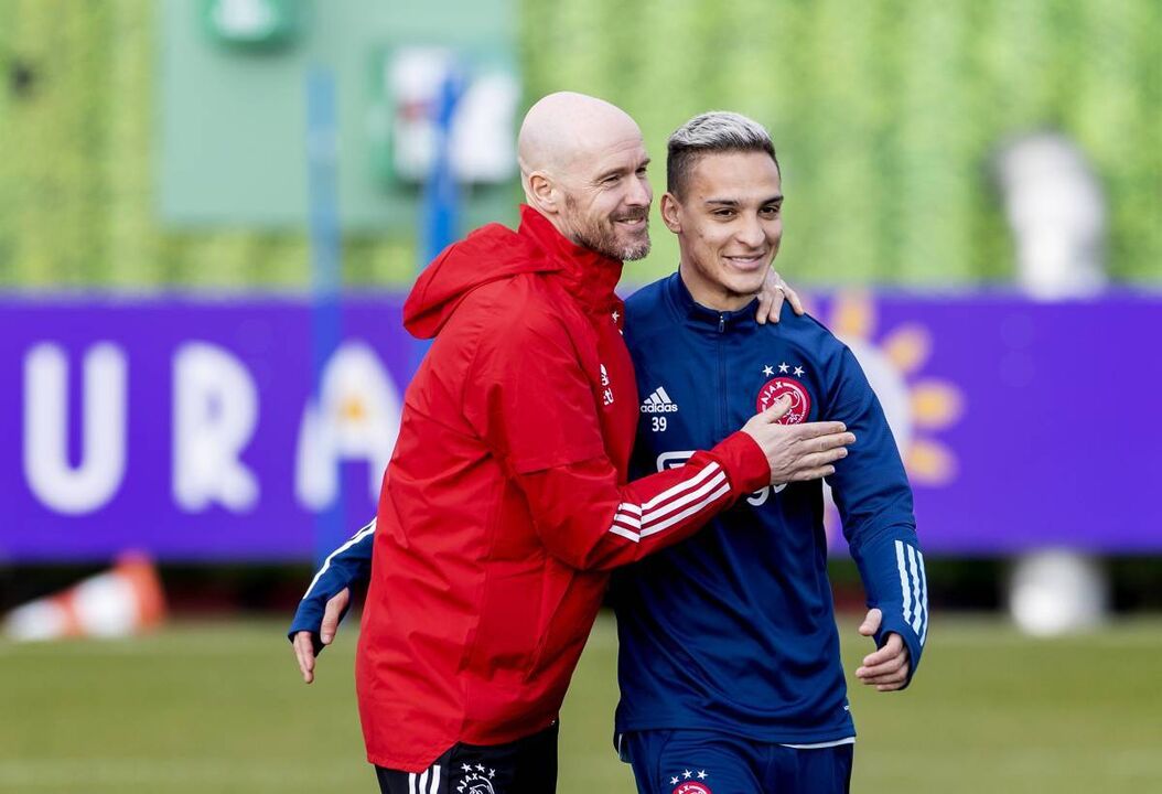 Ten Hag e Antony em destaque
