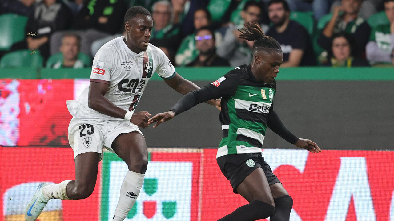 Nilton Varela (à esquerda) em disputa com Geovany Quenda