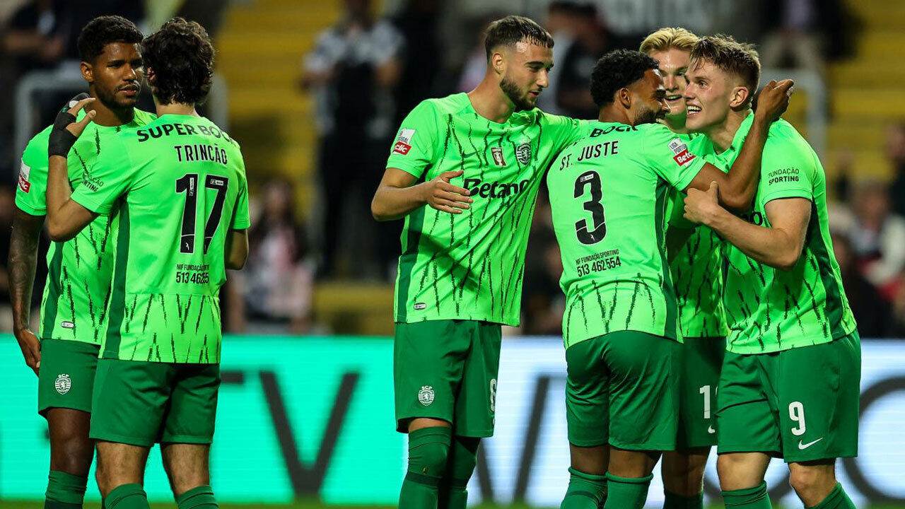 Plantel do Sporting festeja