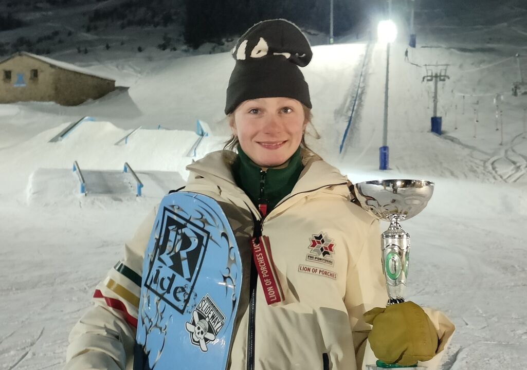 Portuguesa Adele Vankerschaver fecha época no topo do snowboard mundial jovem