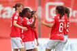 Jogadoras do Benfica festejam golo frente ao Albergaria