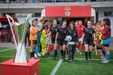 O troféu de campeão da Liga BPI no Benfica Campus e a entrada das equipas