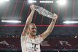 Harry Kane levantou o primeiro troféu da carreira
