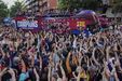 Milhares saíram às ruas em Espanha para celebrar o 'triplete' do Barcelona