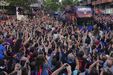 Milhares saíram às ruas em Espanha para celebrar o 'triplete' do Barcelona