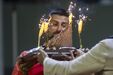 Sérvio teve direito a bolo de aniversário no court