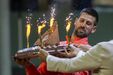Sérvio teve direito a bolo de aniversário no court