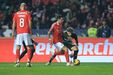 Di María e Maxi Araújo em duelo