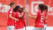 Jogadoras do Benfica festejam golo frente ao Albergaria