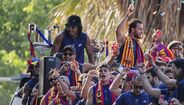 Milhares saíram às ruas em Espanha para celebrar o 'triplete' do Barcelona