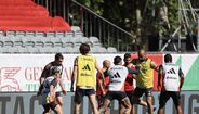 Sem Aursnes e Amdouni mas com Renato Sanches: as melhores imagens do treino do Benfica no Jamor