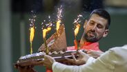 Sérvio teve direito a bolo de aniversário no court
