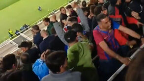 O festejo 'louco' do pai de Lamine Yamal no golo do craque do Barcelona frente ao Inter 