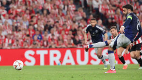 Bruno Fernandes converte penálti