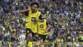 Dortmund goleia Wolfsburgo e envia sério aviso aos rivais na luta pela Champions