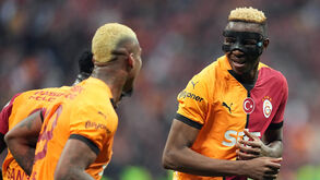 Osimhen bisou frente ao Sivasspor