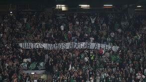 A tarja exibida pelos adeptos do Sporting: «Juntos vamos apagar a Luz»