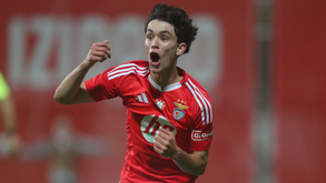 Benfica vence Sporting em jogo louco e isola-se na liderança do campeonato de iniciados