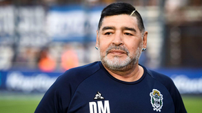 Maradona tinha comportamento autodestrutivo e não deveria ter recuperado em casa