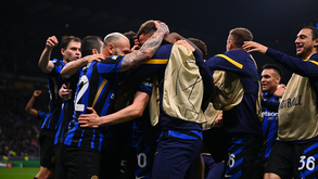 Um hino ao futebol: Inter Milão na final da Champions após vitória no prolongamento em jogo épico com o Barcelona
