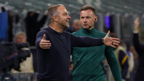 Hansi Flick arrasa árbitro do Inter-Barcelona: «Disse-lhe o que penso...»