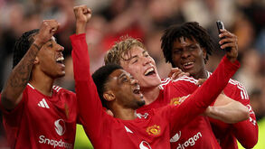 Jogadores do Manchester United fazem a festa