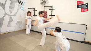 Agora uma lição na capoeira: Celeste continua com muita ginga