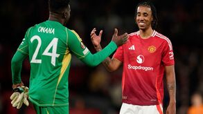 Loro e Onana no final de um jogo do United