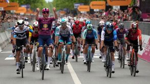 Mads Pedersen vence terceira etapa no Giro e recupera camisola rosa