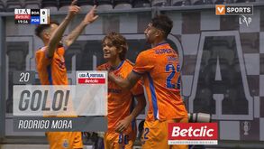 Mais um momento de magia de Rodrigo Mora: o golo que colocou o FC Porto a vencer no Bessa