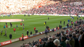 Espaço entre a linha laterais e os painéis no jogo de hoje