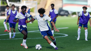 Cristianinho durante o treino dos sub-15 de Portugal