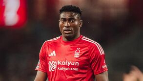Jogador do Nottingham Forest acorda do coma induzido
