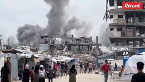 O momento em que ataque aéreo atinge edifício em Gaza