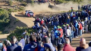 Rali de Portugal: Adrien Fourmaux aproxima-se do topo