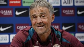 Regresso de Luis Enrique incerto após operação bem sucedido à clavícula