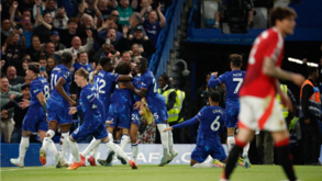 Jogadores do Chelsea festejam golo frente ao Manchester United