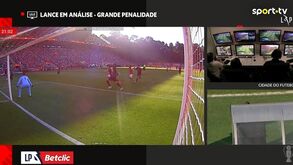 O lance do penálti que colocou o Sp. Braga a vencer o Benfica: árbitro assinalou pisão de Araújo sobre Horta