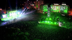 Milhares em loucura no Marquês de Pombal com a equipa do Sporting em palco: veja a transmissão em direto