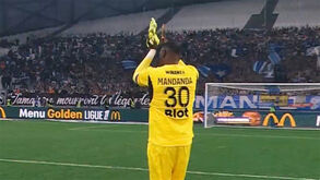 Emocionante: Mandanda entrou aos 90'+4 e foi ovacionado (como rival) em casa do Marselha